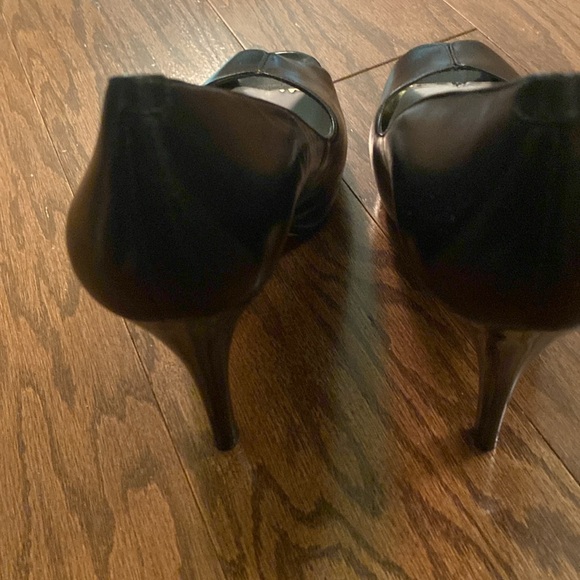 Nine West NIB Open Toed High Heels, 8M, Black, 4.25” heels - Picture 5 of 9